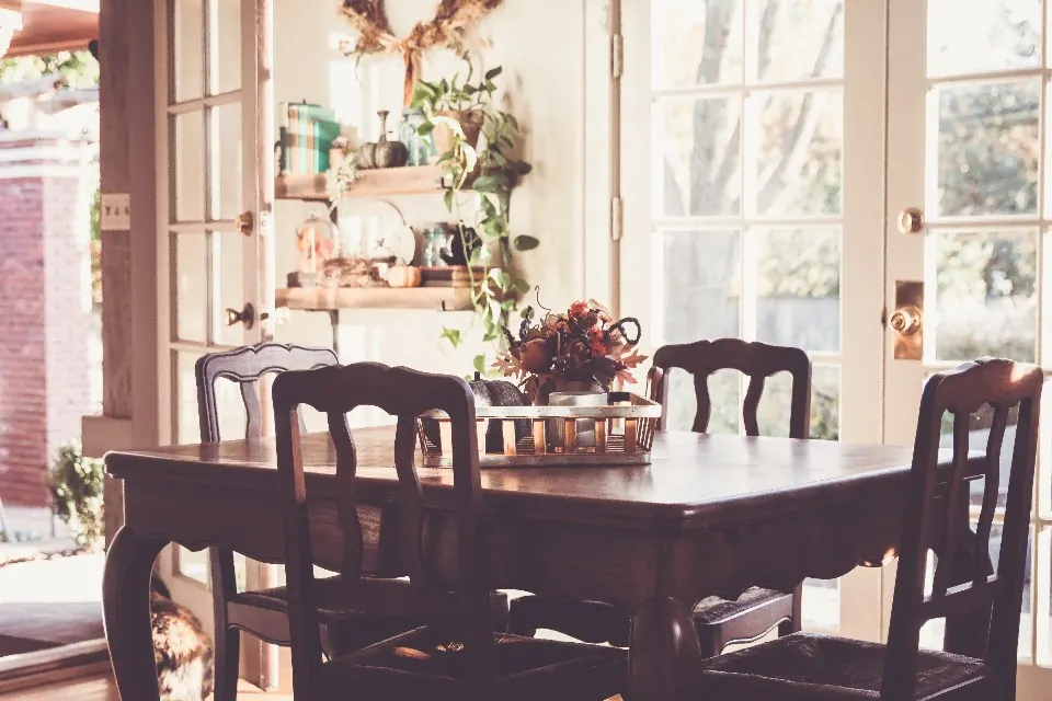 Move-in/out cleaning: Dining Room