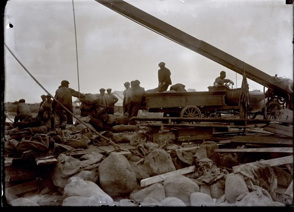 Debris: Soldiers standing amongst debris