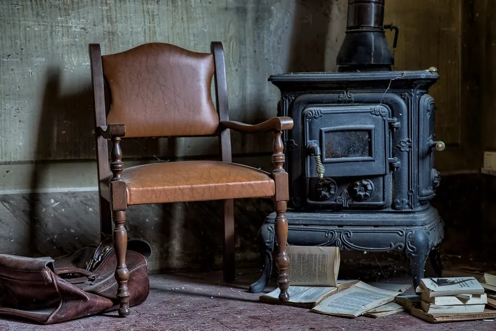 Furniture: Old wooden chair room earthquake