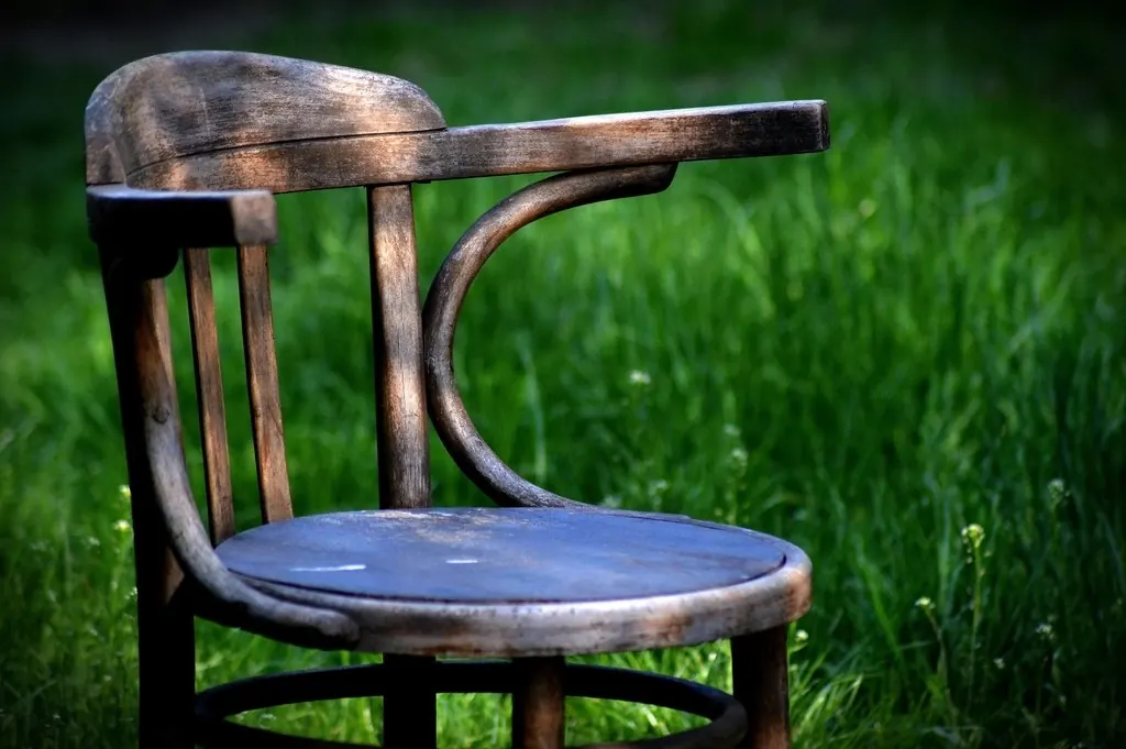 Furniture: Old wood chair