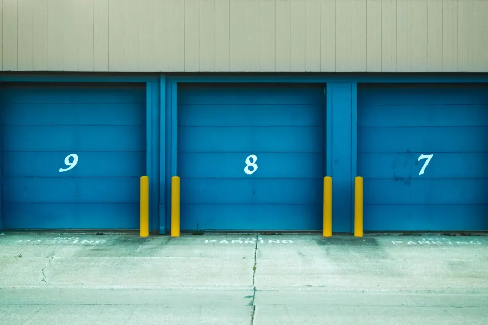Garage cleanouts: Industrial Garage