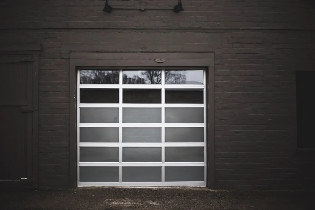 Garage cleanouts: Garage door building made glass