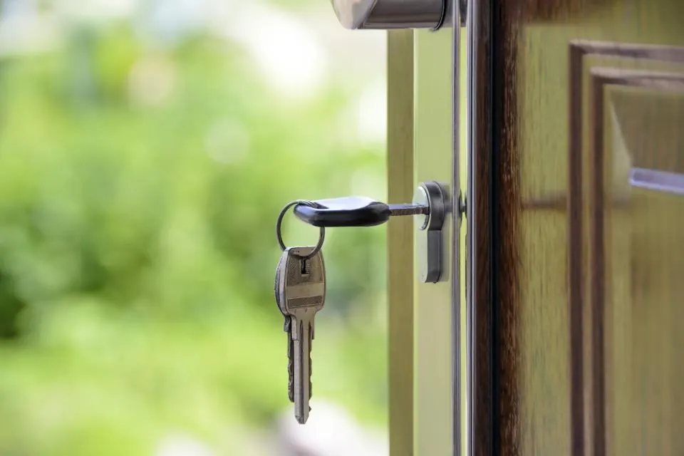 Move-in/out cleanouts: Keys Door