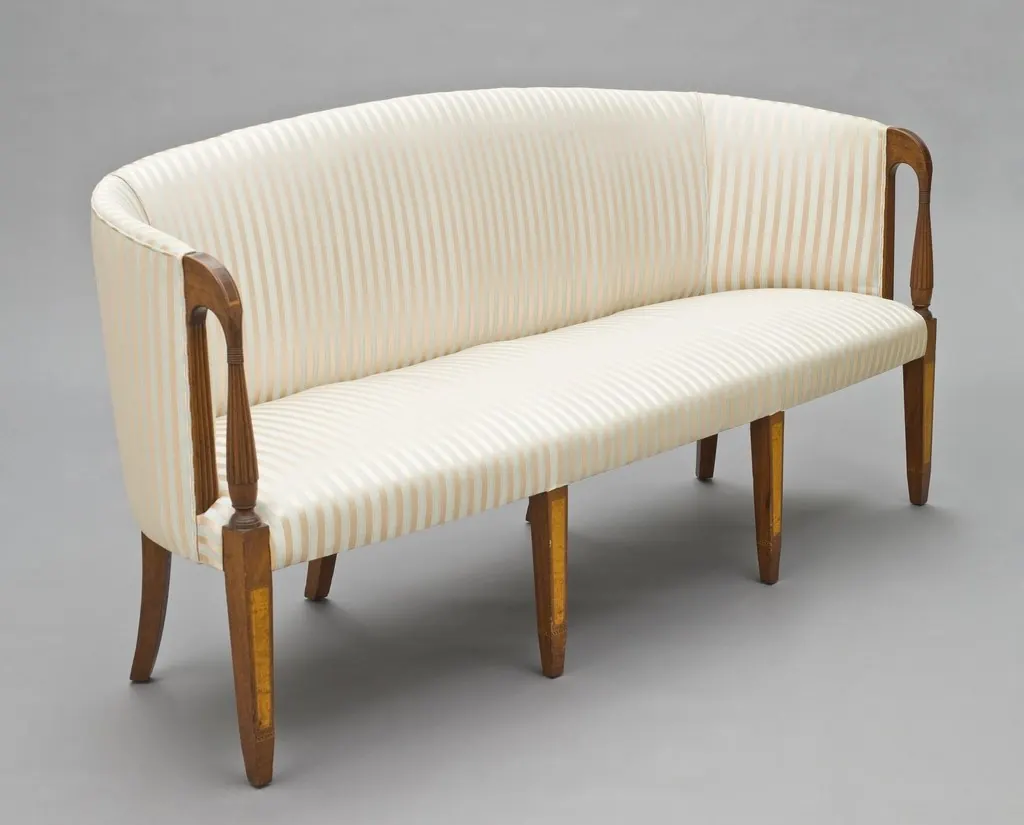 Furniture delivery: Sofa