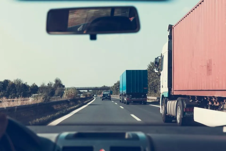 Long distance: Highway Road
