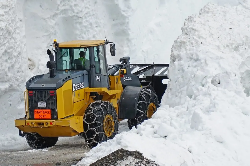 Commercial plowing: Snowplow Working Glacier National Park