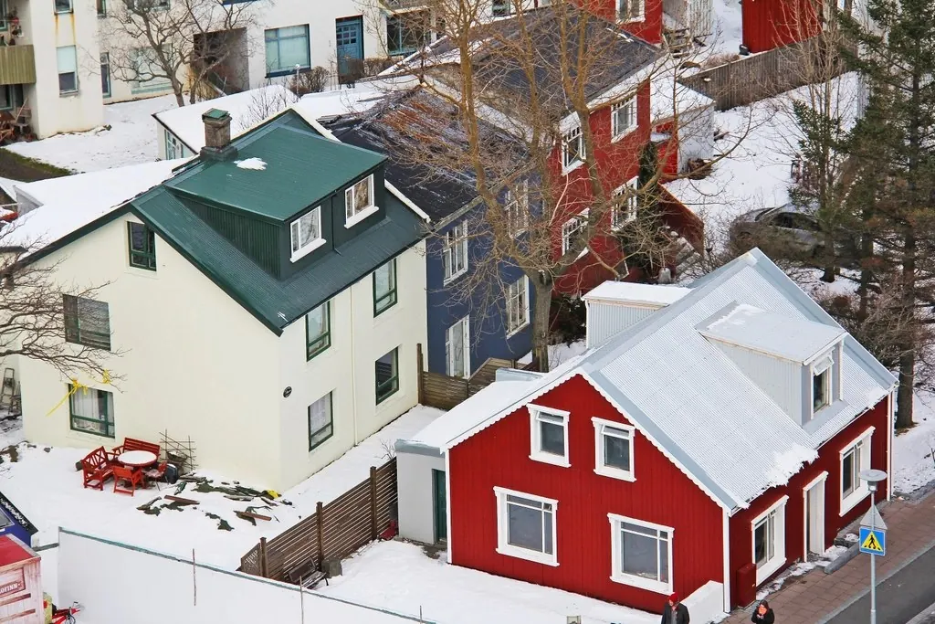 Roof snow removal by a Mint Soup provider