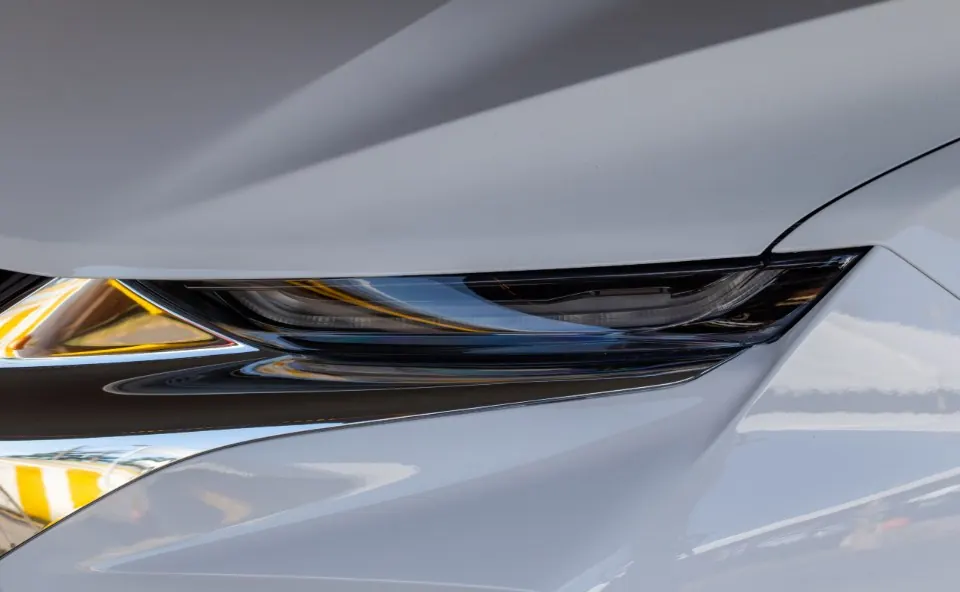 Full detail: Auto Headlight